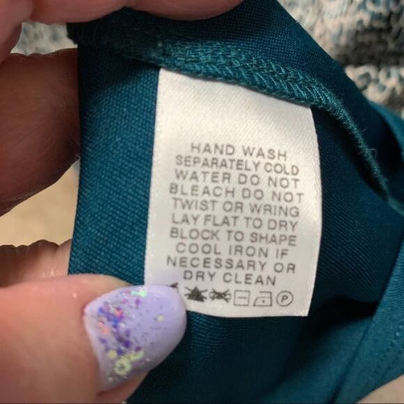 Laundry Grey animal print dress. Gathered in‎ front. Deep V. Long sleeve size M - Picture 5 of 6